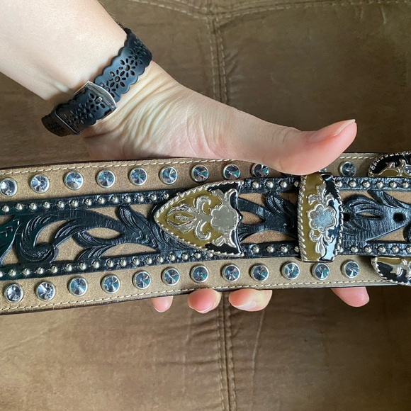 🏡Women’s 3D genuine leather western belt size 32